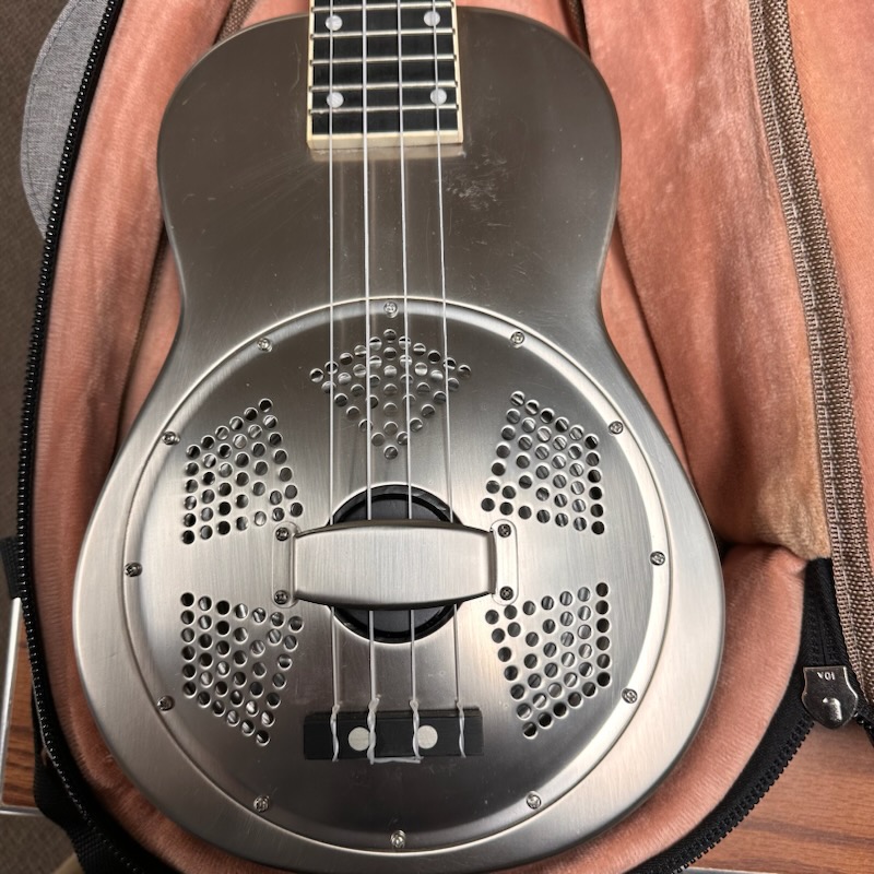 Resouke: Tenor-Scale Metal Body Resonator Ukulele